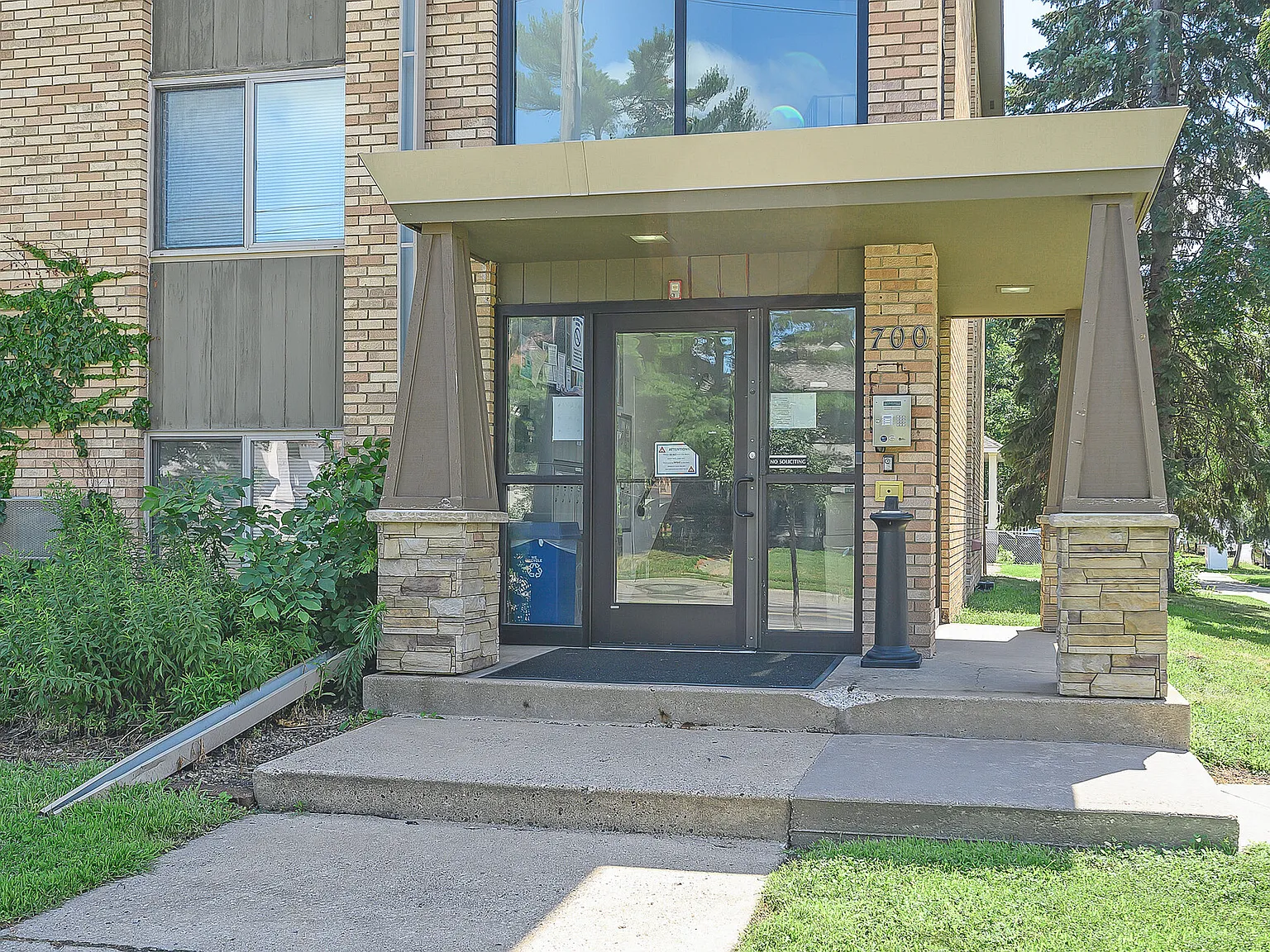 1 bed, 450 sqft, $849 — Photo 2