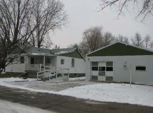 212 Square Butte St, Center, ND 58530