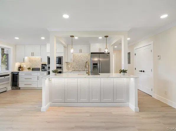 (undisclosed Address), Patchogue, NY 11772