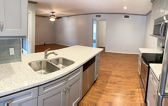 3rd image of 1311 Antoine Dr APT 208