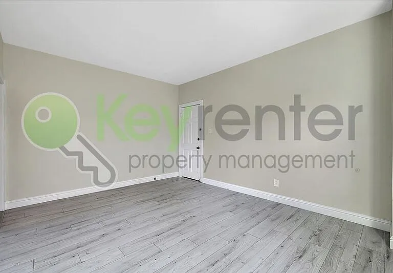 1119 Lochbrae Rd #1 — Photo 27