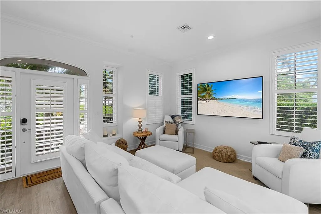 4 bed, 4.0 bath, 2800 sqft, $20,000 — Photo 2