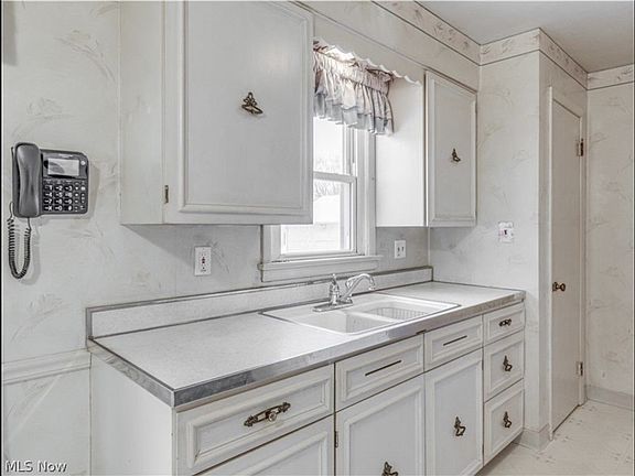 3rd image of 175 Flora Dr