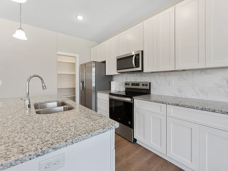 726 E Elmwood St — Photo 6