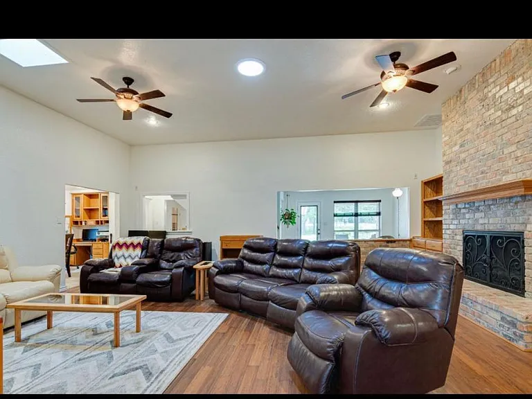 3725 Oakbriar Ln — Photo 4