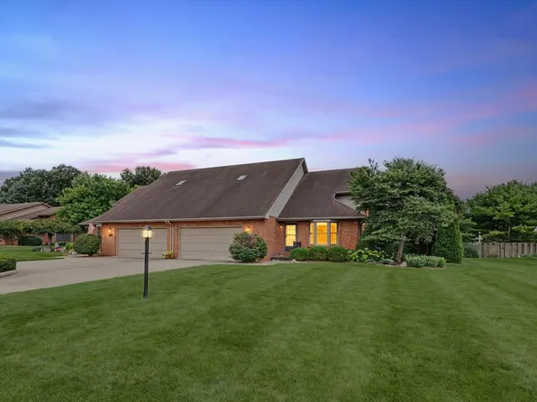 1325 Dickens Ct, Monticello, IL 61856