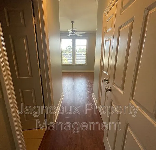102 Hargrave Dr — Photo 11