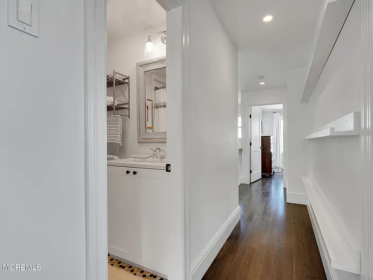 229 1st Ave — Photo 31