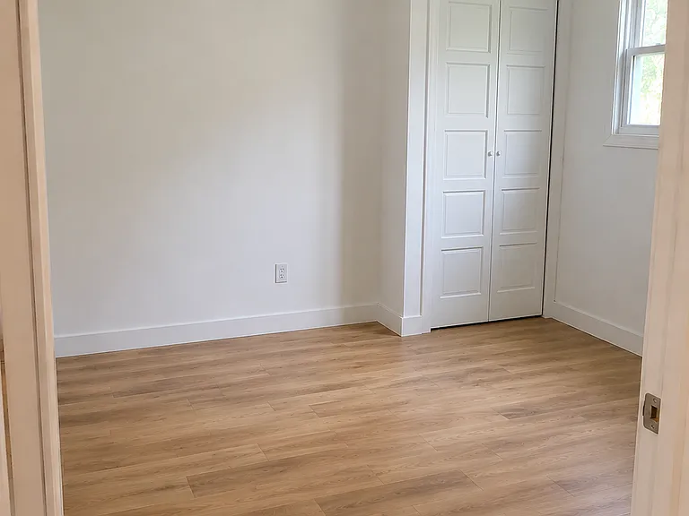 1160 La Salle Ave — Photo 11