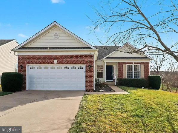11 Carson Dr, Fredericksburg, VA 22406