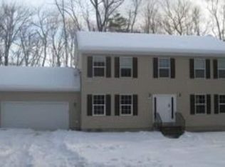 209 Rock Ledge Dr, Cresco, PA 18326