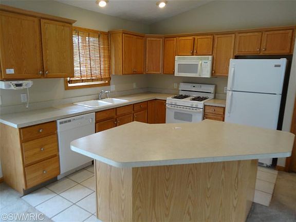 3rd image of 4160 Savannah Ct SW