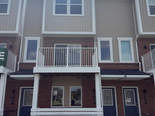 739 Canterbury Ln, Troy, MI 48085