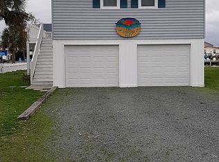 4027 4th St, Surf City, NC 28445