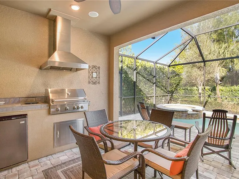 7674 Jacaranda Ln — Photo 19