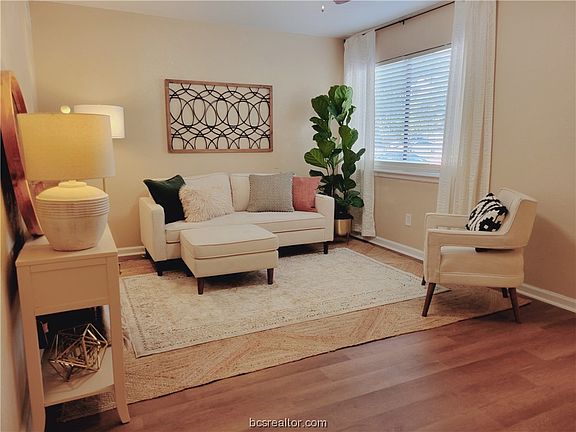 3rd image of 4507 Carter Creek Pkwy APT 5