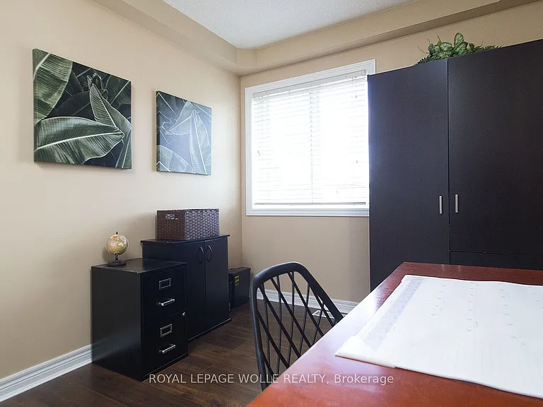 511 Victoria Rd N — Photo 28