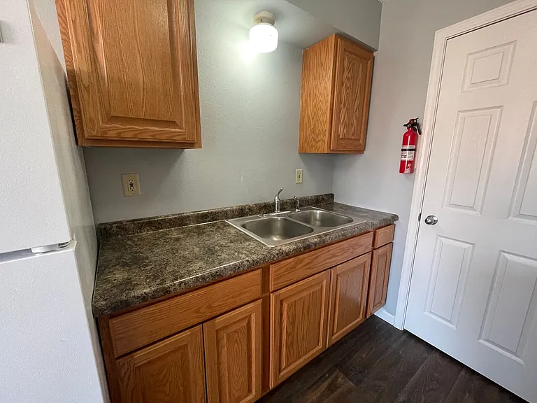 505 Barclay St — Photo 8