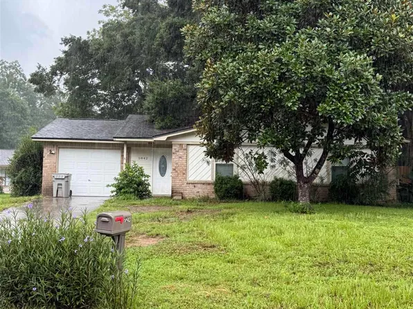 5842 Princeton Dr, Pensacola, FL 32526