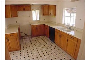 3rd image of 21841 Garden Dr