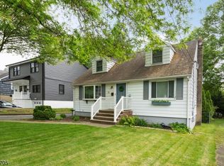 35 Woodward Ave, Bloomingdale, NJ 07403