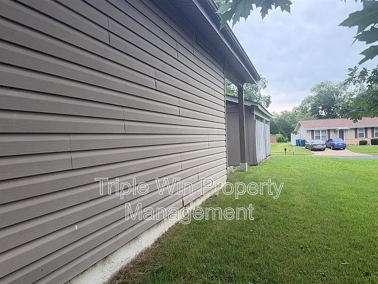 2450 Jenkee Dr — Photo 32