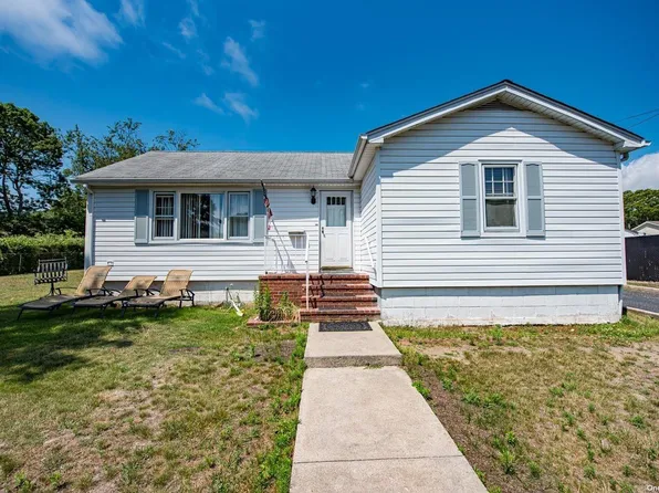 78 Floyd Road, Shirley, NY 11967