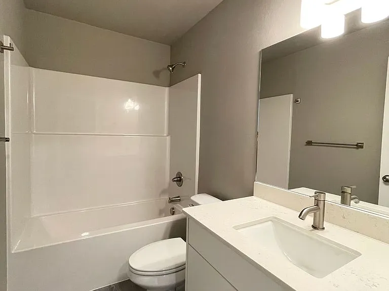 2418 Verona St — Photo 11