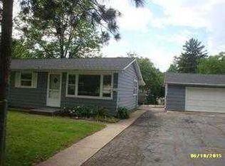 124 Bellevue Dr, Round Lake Park, IL 60073