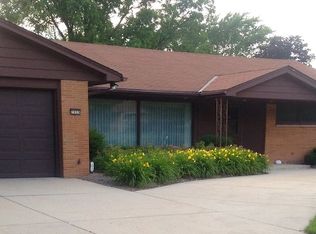 7433 N Crossway Rd, Fox Pt, WI 53217