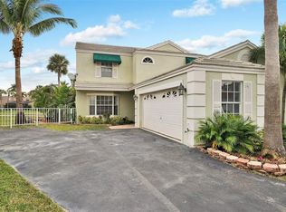 21450 Sawmill Ct, Boca Raton, FL 33498