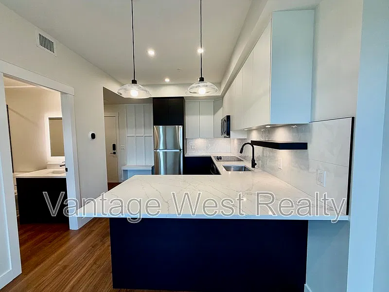 1 bed, 1.0 bath, 444 sqft, $1,650 — Photo 2