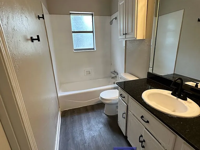 Grand Oaks Apartment Homes — Photo 15