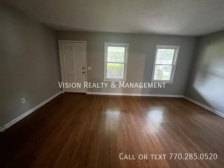 260 Castlegate Cir — Photo 5