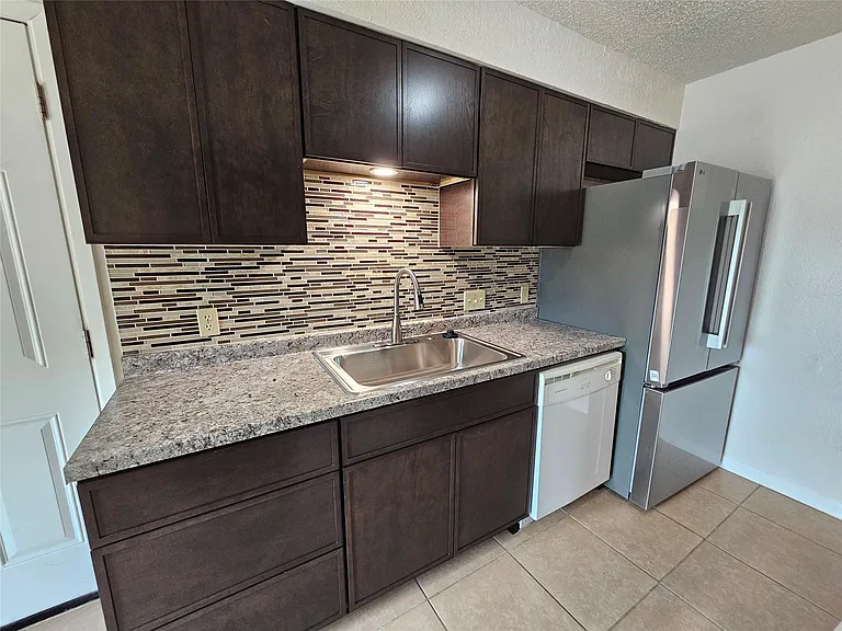 6800 Lunar Dr #B — Photo 10