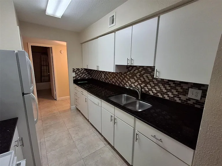 899 Riverside Dr #613 — Photo 15