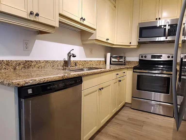 6519 W Newberry Rd #609 — Photo 2