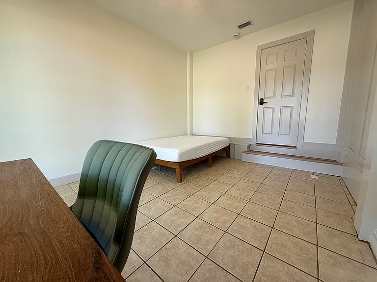 1002 S Glenwood Blvd — Photo 28