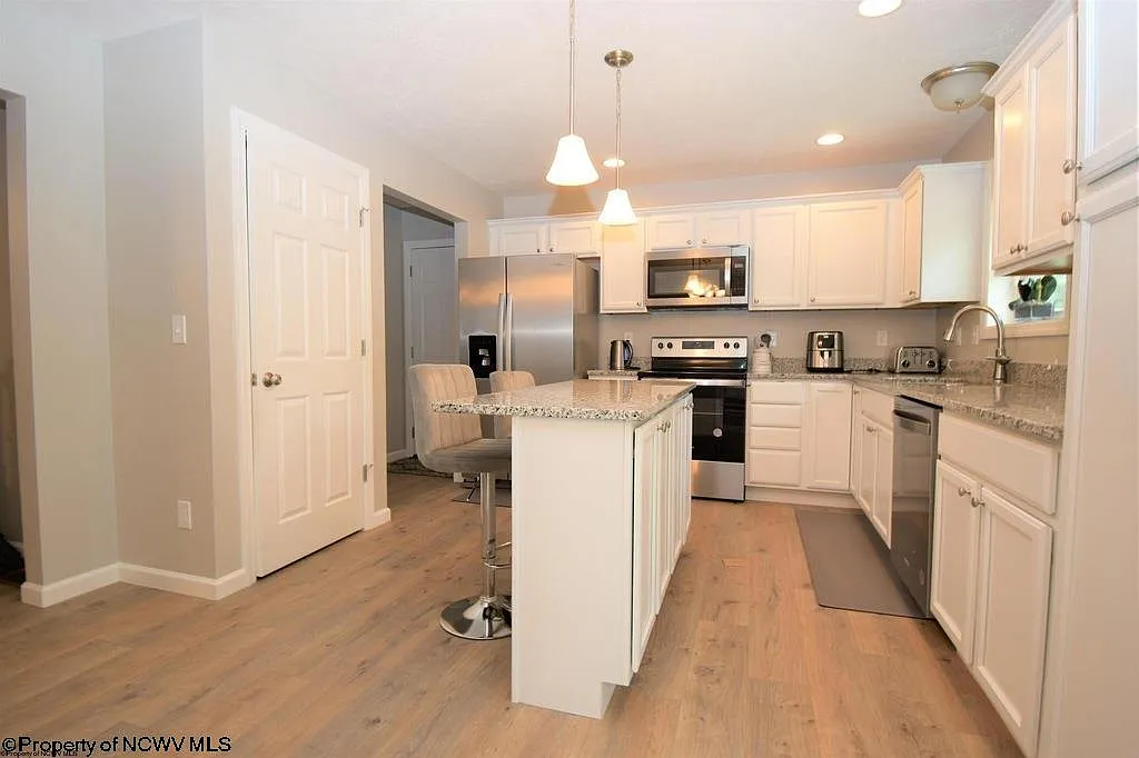 4 bed, 3.5 bath, $2,650 — Photo 3