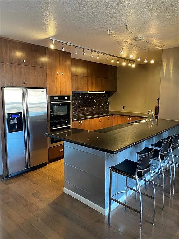 2 bed, 2.0 bath, 1377 sqft, $2,750 — Photo 2