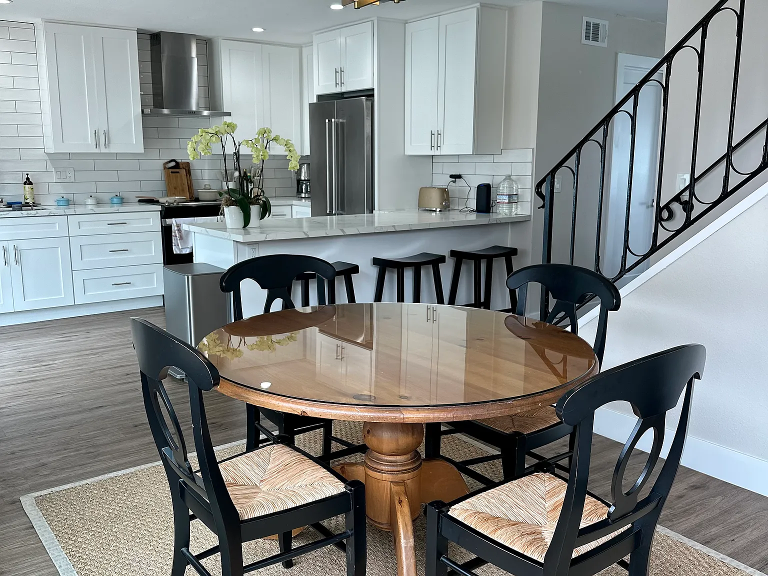 4 bed, 1602 sqft, $7,600 — Photo 2