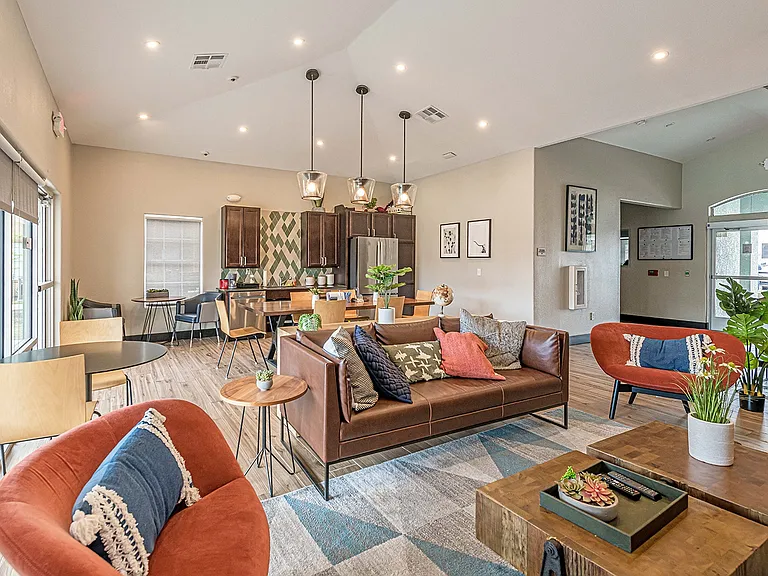 Pinewood Apartments — Photo 4
