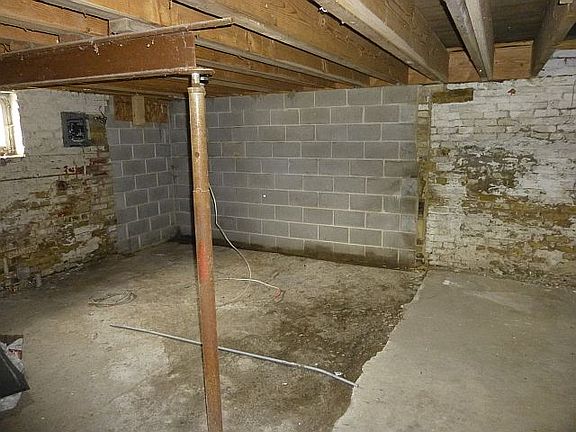 3rd image of 3802 E Barnard Ave #0
