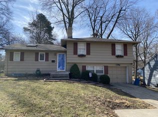 8901 W 71st St, Prairie Village, KS 66204
