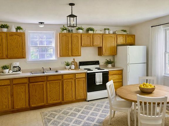 5th image of 14 Bragdon Rd