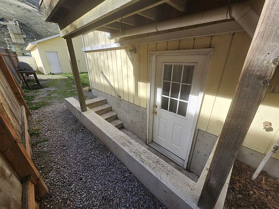 2nd image of 348 Speedway Ave #B