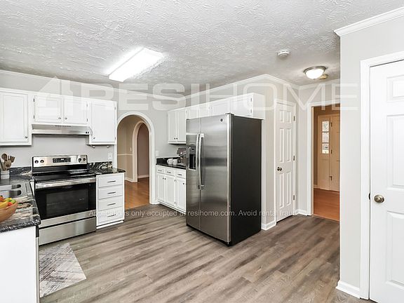 3rd image of 3810 Glade Ave