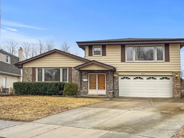 833 W Heritage Dr, Addison, IL 60101