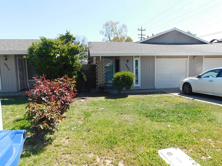2 bedroom 1 Bath Duplex — Photo 3