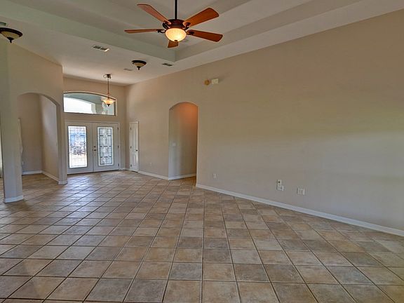 5th image of 17 Bethpage Dr